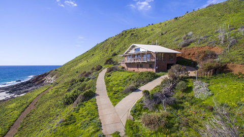 Cliffs End Beach Shack - 105 Gold Coast Drive, Carrickalinga - Accommodation VIC 2