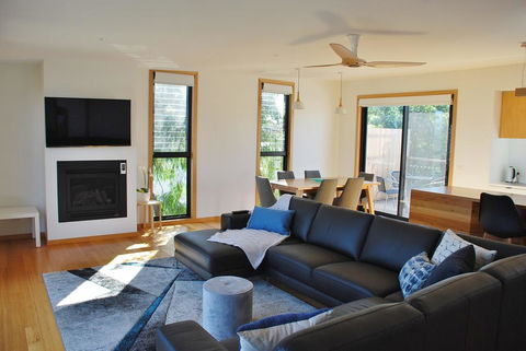 COASTAL BEAUTY ON BRUCE - Accommodation VIC 3