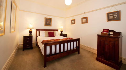 Cobb & Co Court Boutique Hotel - Accommodation VIC 3