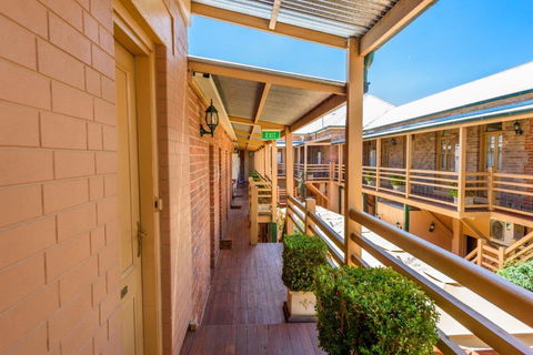 Cobb & Co Court Boutique Hotel - Accommodation VIC 1