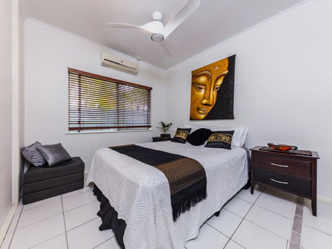 Coconut Blue Front - Palm Cove - Accommodation VIC 3