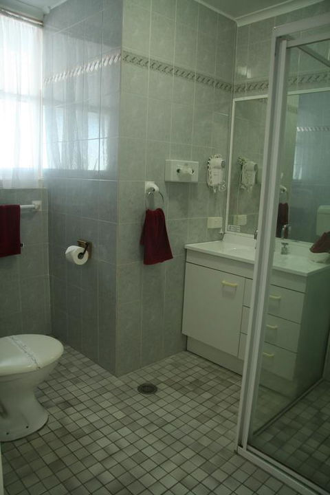 Colonial Court Motor Inn - Accommodation VIC 3