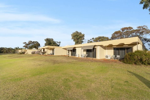 Comfort Inn & Suites Riverland - Accommodation VIC 3