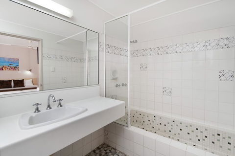 Comfort Inn Cairns City - Accommodation VIC 2