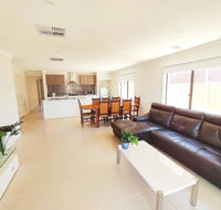 Comfortable 5BR House 6mins to Werribee Station.Great Ocean Road tourist stopover - Accommodation VIC