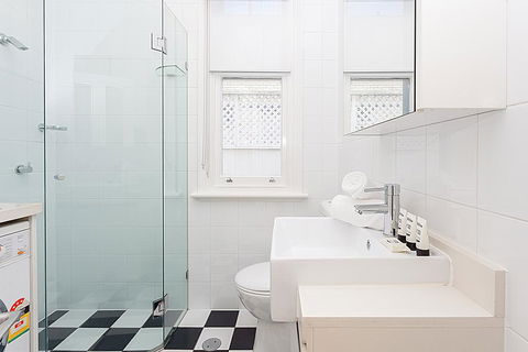 Comfortable Renovated Studio Close To City - Accommodation VIC 3