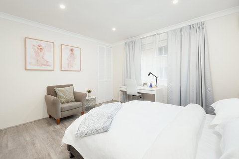 Comfy & Convenient @ Homebush West 300 Steps Train - Accommodation VIC 3