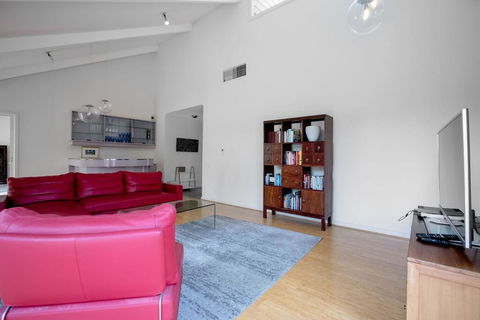 Comfy Holiday House With Pool@Rosanna - Accommodation VIC 3