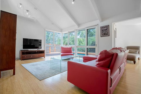 Comfy Holiday House With Pool@Rosanna - Accommodation VIC 2