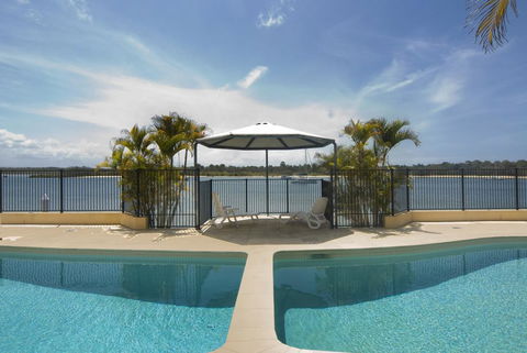 Commodore Apartments - Accommodation VIC 3