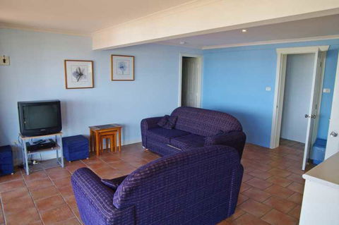 Cooinda, 17 Dulconghi Street - Accommodation VIC 2