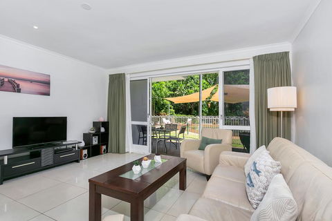 Coral Coast Resort Apartment - Accommodation VIC 1