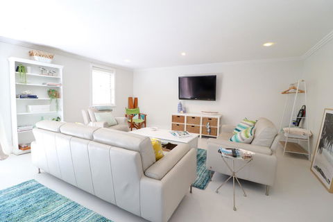 Corella Studio Apartment In Raffetys Resort - Accommodation VIC 3
