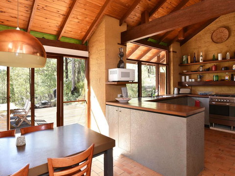 Corymbia Cottage - Unique, Quirky, Private, A Guest Favourite - Accommodation VIC 2