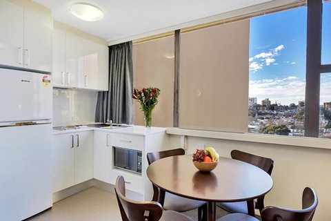 Cosmopolitan Apartment At College St - Accommodation VIC 0