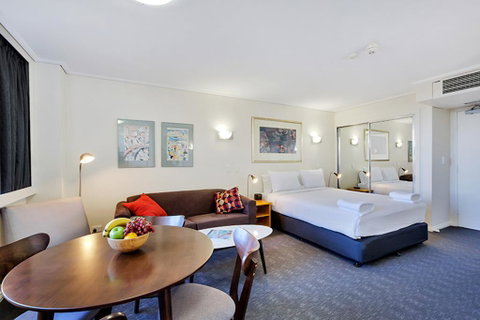 Cosmopolitan Apartment At College St - Accommodation VIC 1