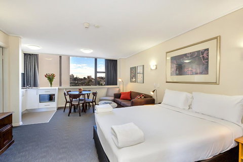Cosmopolitan Apartment At College St - Accommodation VIC 2
