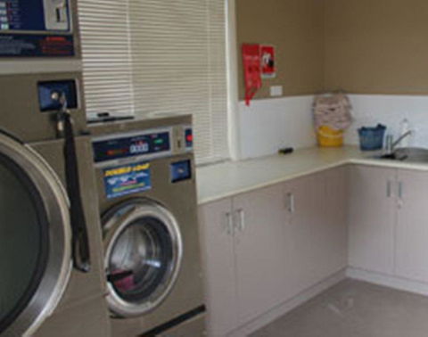 Cosmos Country Motor Inn - Accommodation VIC 1
