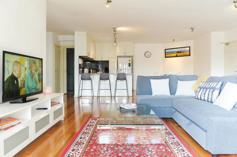 Cosy Apartment Near Racecourse - Accommodation VIC 0