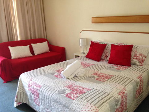 Country Rose Motel Warwick - Accommodation VIC 3