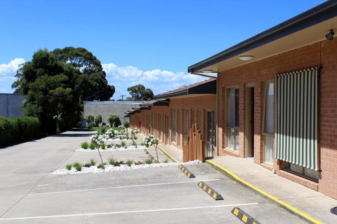 Cranbourne Motor Inn - Accommodation VIC 3