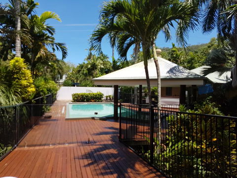 Crazy About Cairns Resort Living - 6 Bedrooms - Accommodation VIC 1