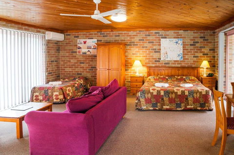 Crescent Head Resort & Conference Centre - Accommodation VIC 3