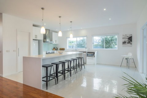 Currawong Close - Heated Pool, Home Theatre, WiFi, 4 Bdrm, Pool Table - Accommodation VIC 2