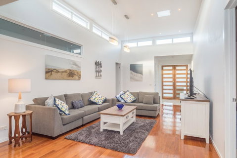 Currawong Close - Heated Pool, Home Theatre, WiFi, 4 Bdrm, Pool Table - Accommodation VIC 1