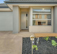 Daisy Villa - close to Mel Airport  Hume Highway -Comfort - Accommodation VIC