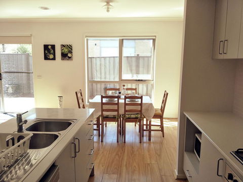 Daisy Villa - Close To Mel Airport & Hume Highway -Comfort - Accommodation VIC 3