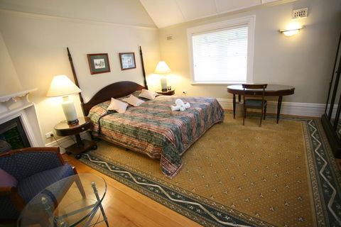 Darcy's Hotel - Accommodation VIC 3