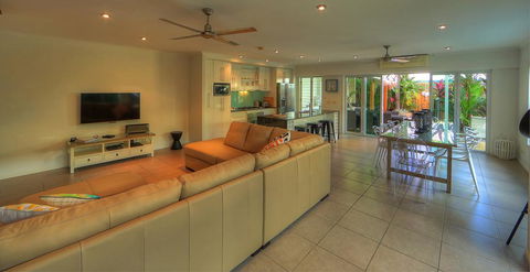 Deja Vu Palm Cove - Accommodation VIC 1
