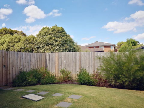 Delicate And Peaceful Bundoora Townhouse 20-R3 - Accommodation VIC 1