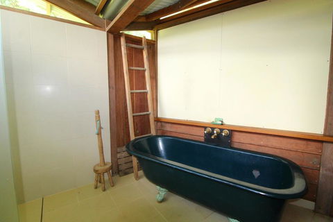 Delicate Nobby Artist Studio, 898 Point Plomer Road - Accommodation VIC 3