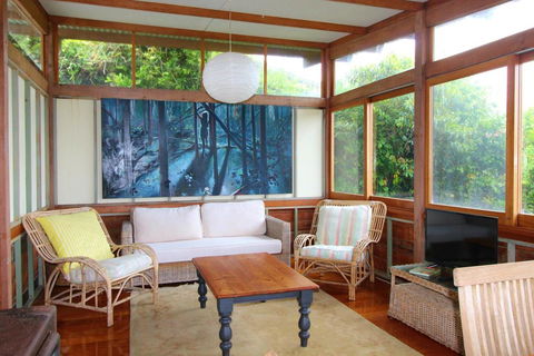 Delicate Nobby Artist Studio, 898 Point Plomer Road - Accommodation VIC 2