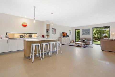 Divine - In The Heart Of Bright - Accommodation VIC 3