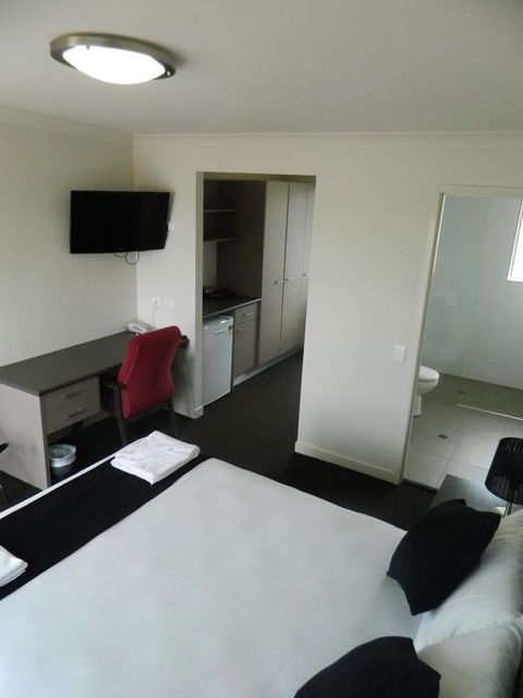 Dooleys Tavern And Motel Capella - Accommodation VIC 3