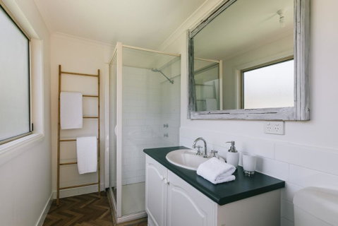 DOVESTONES BY THE SEA - INVERLOCH - Accommodation VIC 3