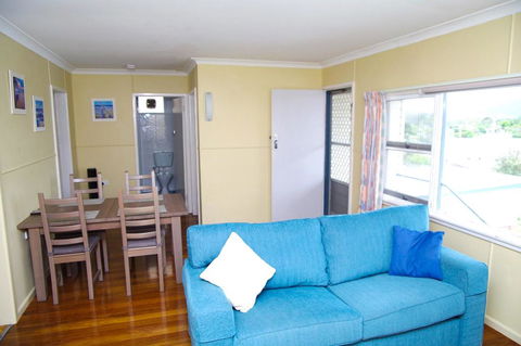 Dunroamin, 20 Main Street - Accommodation VIC 2