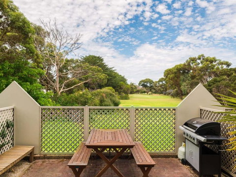Dunsmore Lodge - Accommodation VIC 3