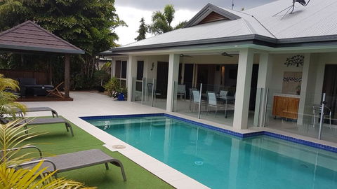 Eden Trinity Beach Lagoon Front House - Accommodation VIC 2