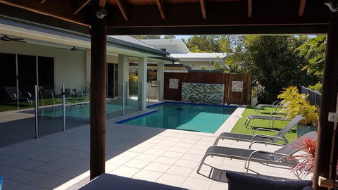 Eden Trinity Beach Lagoon Front House - Accommodation VIC 3