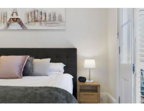 Elegant Renovated Terrace Close To City - Accommodation VIC 2