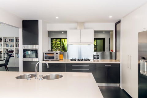 Elevated Beachside Sanctuary - Accommodation VIC 2
