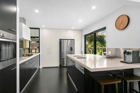 Elevated Beachside Sanctuary - Accommodation VIC 3