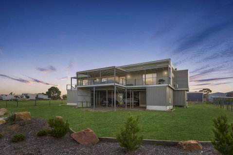 Elevation - Waterviews In Newlands Arm - Accommodation VIC 0