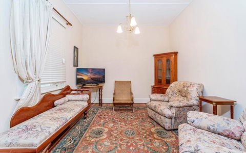 Eliza 1875 Red Brick Duplex Townhouse - Accommodation VIC 2