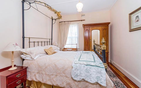 Eliza 1875 Red Brick Duplex Townhouse - Accommodation VIC 3