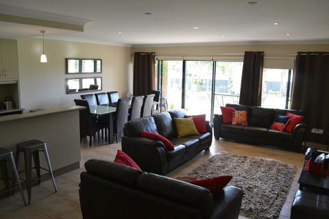 ELSINOR Townhouse 8 Mulwala - Accommodation VIC 2